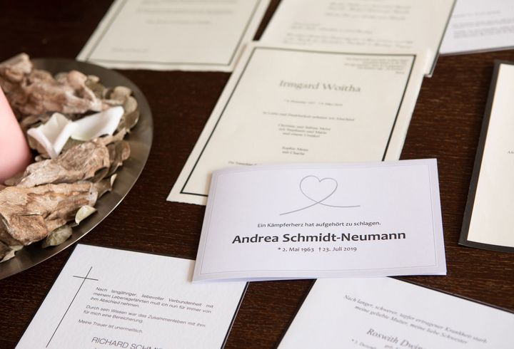 Beispiele für Trauerkarten und Trauerbriefe im Beerdigungs-Institut Klotz in Schenefeld